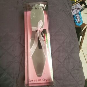 NWT High Heel Cake Server with Removable Magnetic Black Heel